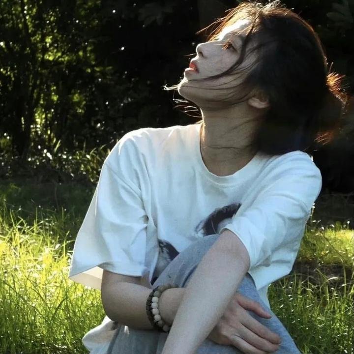左撇子女人